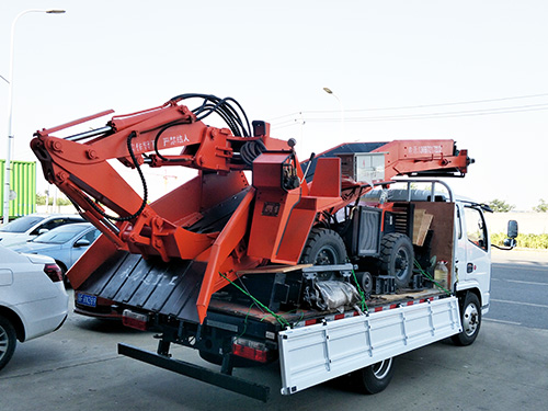 廣東清遠(yuǎn)客戶訂購一臺輪式皮帶扒渣機(jī)